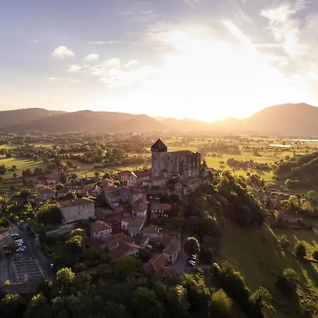 Spacious Family With River Access