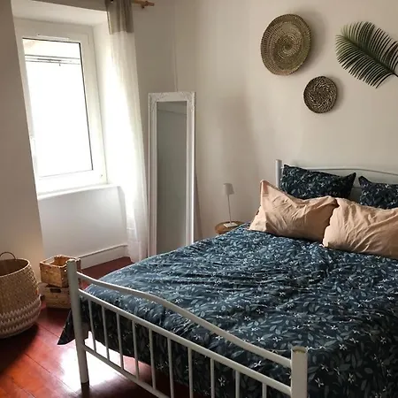 Casa de Férias Spacious Family With River Access Izaourt