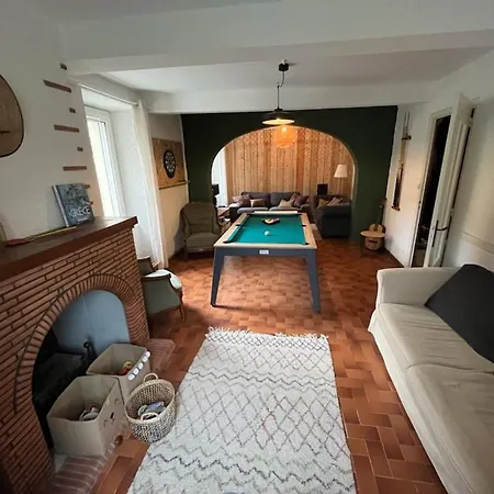 Spacious Family With River Access Casa de Férias Izaourt