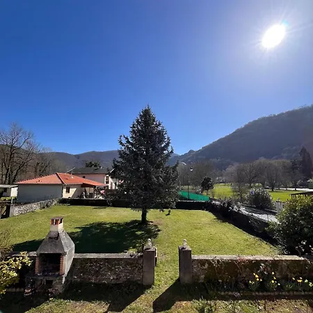 Spacious Family With River Access Izaourt